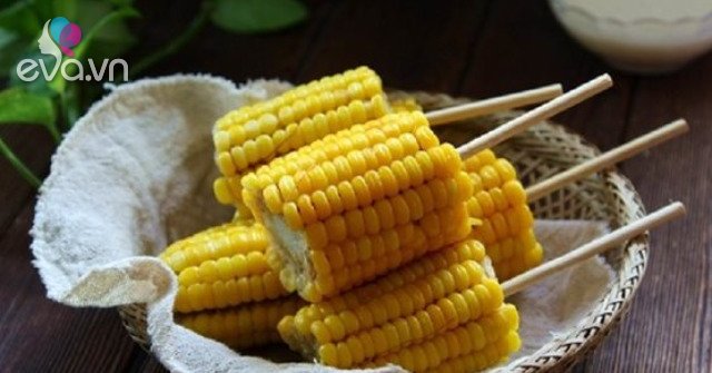 When boiling corn, just add these 2 things, make sure the corn is sweet and soft