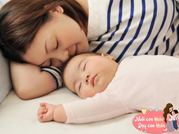 If you want your baby to grow up healthy, parents should avoid these mistakes when putting the baby to sleep - 4