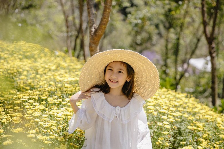 Ha Kieu Anh's daughter was as beautiful as an angel when she was young, but when she grew up she lost her beauty - 13