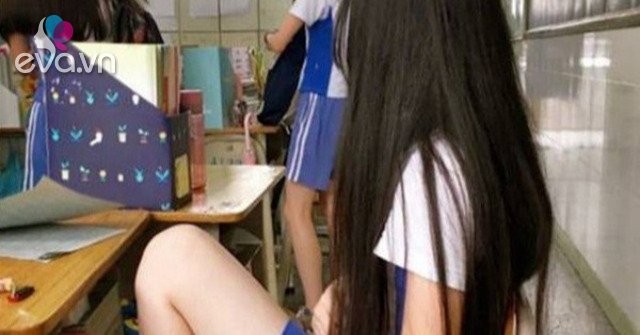 Fear of getting pregnant, female student inserts foreign object at the bottom, boyfriend frowns because of bad smell