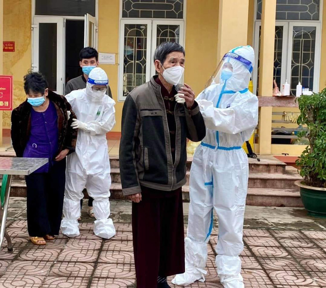 Cơ sở y tế huyện Yên Bình điều trị thành công bênh nhân 96 tuổi nhiễm COVID-19 nhập viện trong tình trạng khó thở, SpO2 suy giảm.