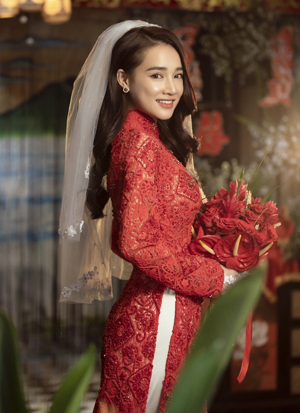 Nha Phuong every time she wears ao dai, she turns into a shy girl with her husband Truong Giang - 8