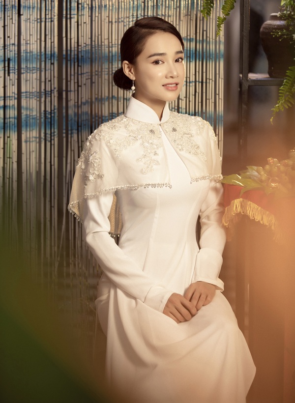 Nha Phuong every time she wears ao dai, she turns into a shy girl with her husband Truong Giang - 11