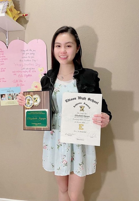 Artist Ngoc Huyen's daughter is included in the top 2% of students in the US, as beautiful as Miss - 5