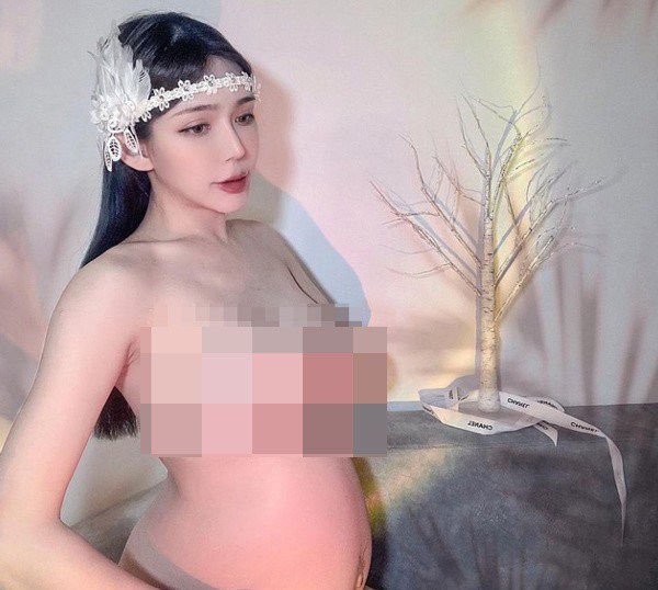 Beautiful girls take pictures amp;#34;no clothes;#34;  When pregnant, after giving birth, do not hide the first drop in the breast - 7