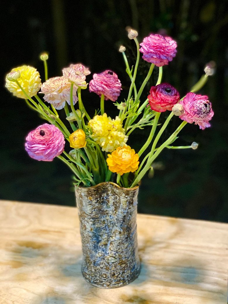 Hanoi lecturer places durable and beautiful ranunculus: Spend 80,000 VND to have 10 vases of flowers to play with for 19 days - 13