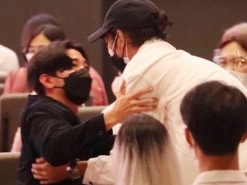 Hình ảnh buồn nhất đám tang Tangmo: Chồng cũ và chồng mới ôm chặt nhau khóc