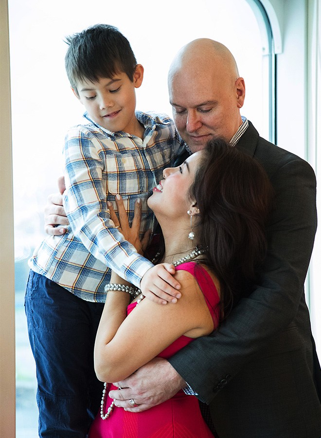 Proposing to a Canadian man, a Vietnamese woman writer disappointed that her Western husband doesn't take care of her children - 8