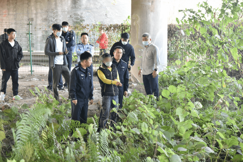 Caring for a beggar but losing his mother, the man causes a series of gruesome cases - 4