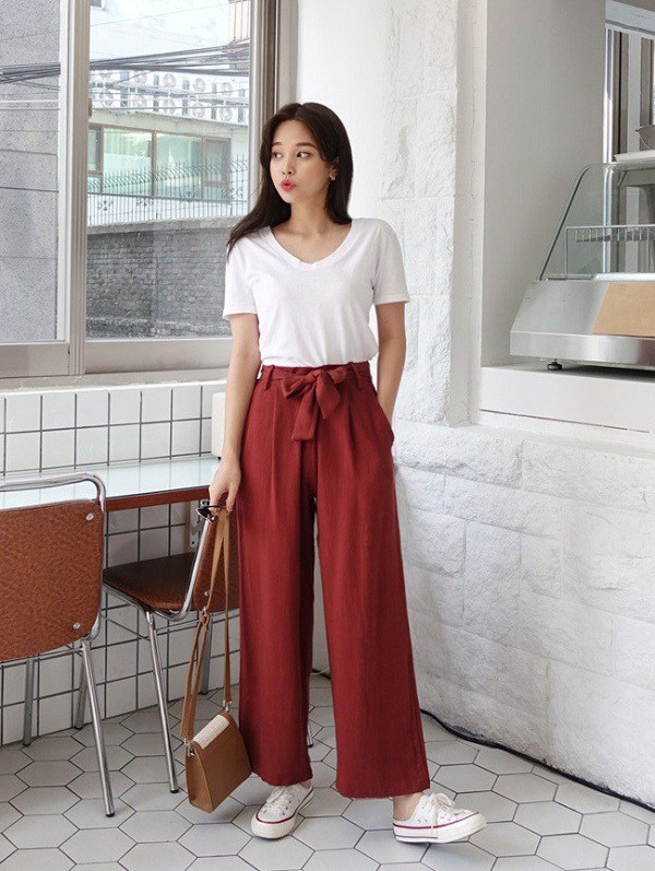 Wearing these wide-leg pants with 4 styles of footwear, your style will only go up in leaps and bounds - 10