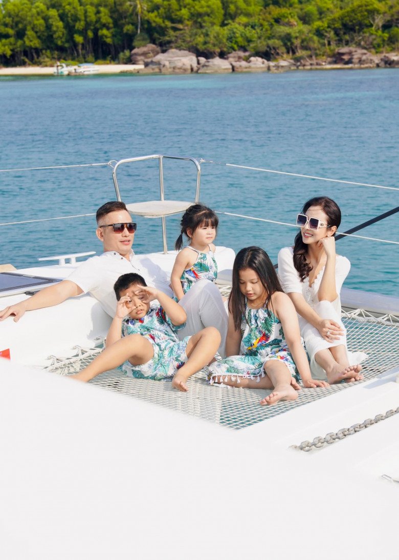 Jennifer's family goes on a luxury cruise, 2 daughters overwhelm her mother - 3