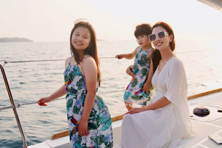 Jennifer's family goes on a luxury cruise, 2 daughters overwhelm her mother - 7