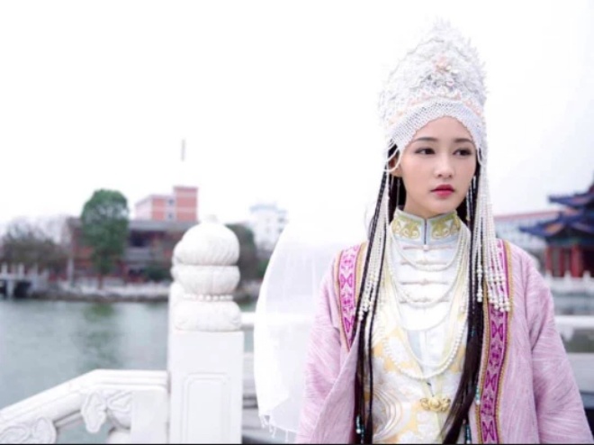 Ham Huong is the most beautiful Nhu Y Truyen flaunts her beauty under the lens of passers-by - 8