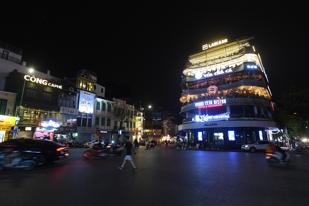 Ta Hien and Hanoi's string of nightlife streets are bustling again after 9pm-5pm