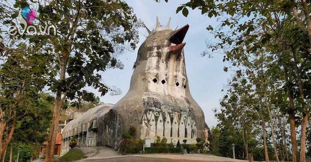 A mysterious church shaped like a chicken in the middle of the mountains, but it’s so cold that it’s lonely