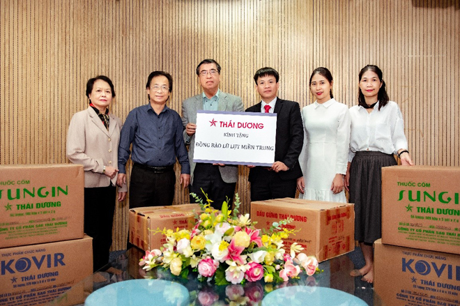 More than 150 billion VND for fighting Covid-19 given to society by Sao Thai Duong - 3
