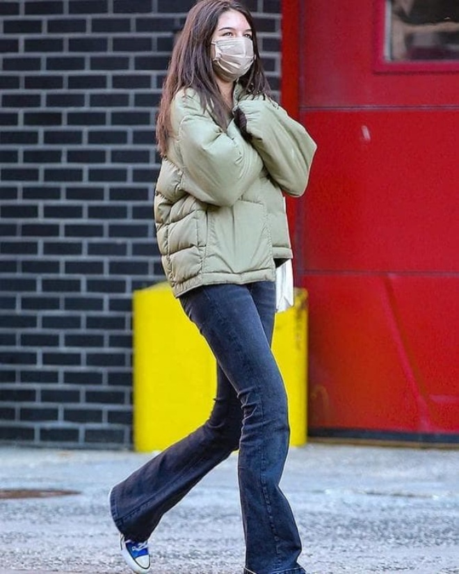 Biological father has not seen for 10 years, mother is busy in love, Suri Cruise alone on the road still causes fever - 3