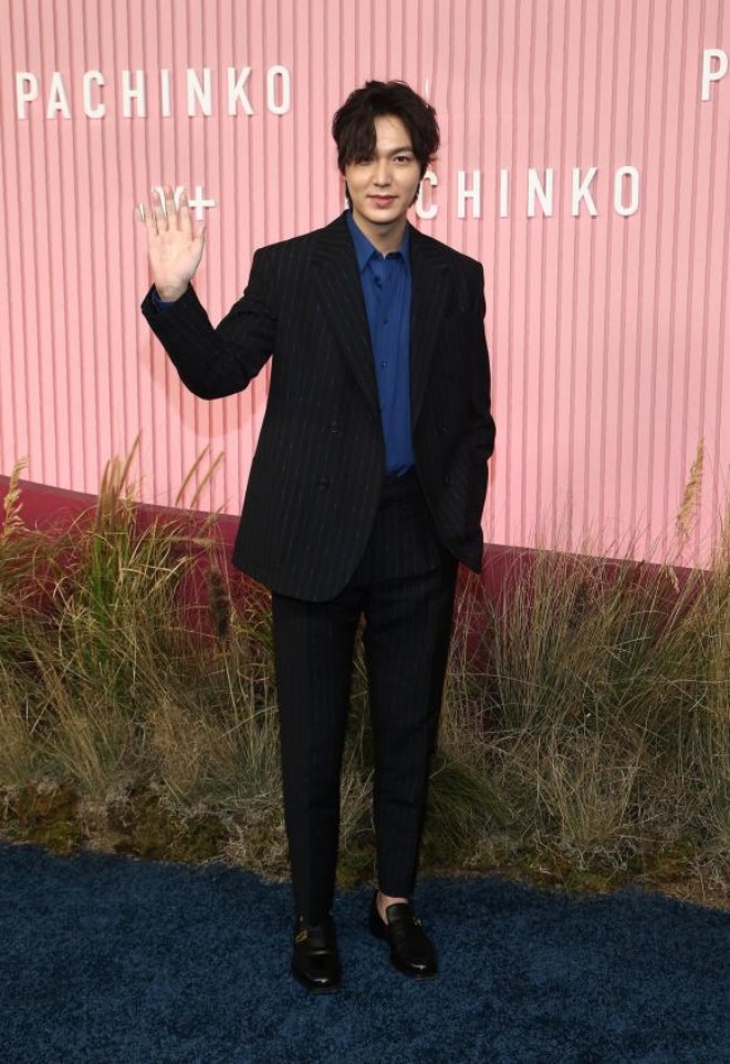 Lee Min Ho reveals new photo and gets criticized as old man like uncle on international red carpet - 4