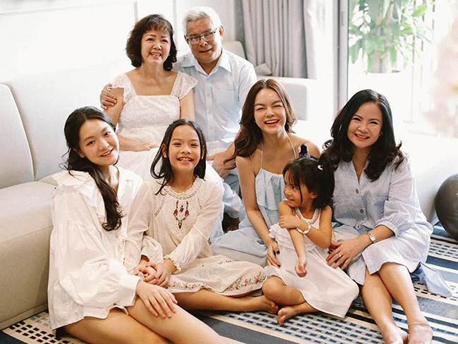 Pham Quynh Anh's beautiful and talented daughters, the most impressive girl is 1m82 - 18 .