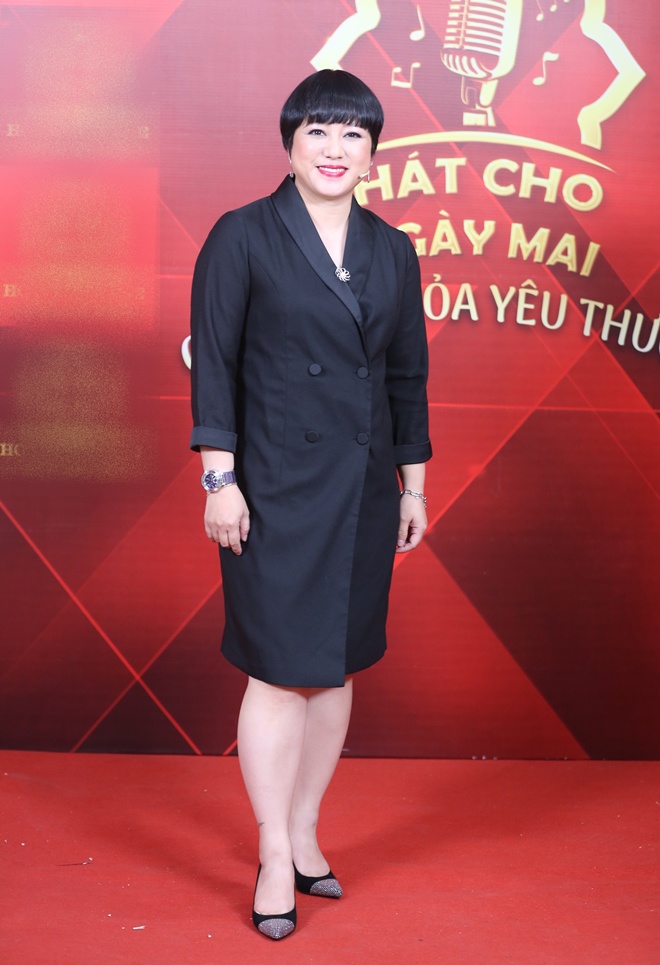 Ngọc Linh tái xuất với vẻ đẹp sang trọng ở tuổi 43.