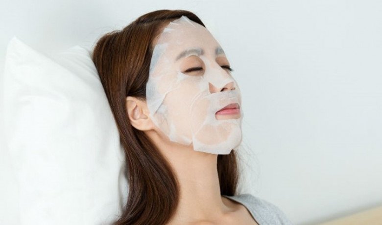 Miss Vietnam learns from Pham Bang Bang, every time she goes out she wears a tight skin care mask - 11