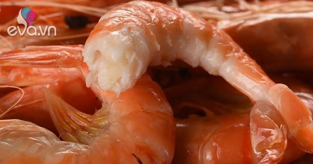 Boil the prawns without ginger and vinegar, do this like a chef, the prawns are juicy and fragrant