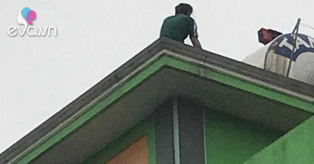 Hanoi: Suddenly, knife-wielding youth tries to kill himself from the motel roof