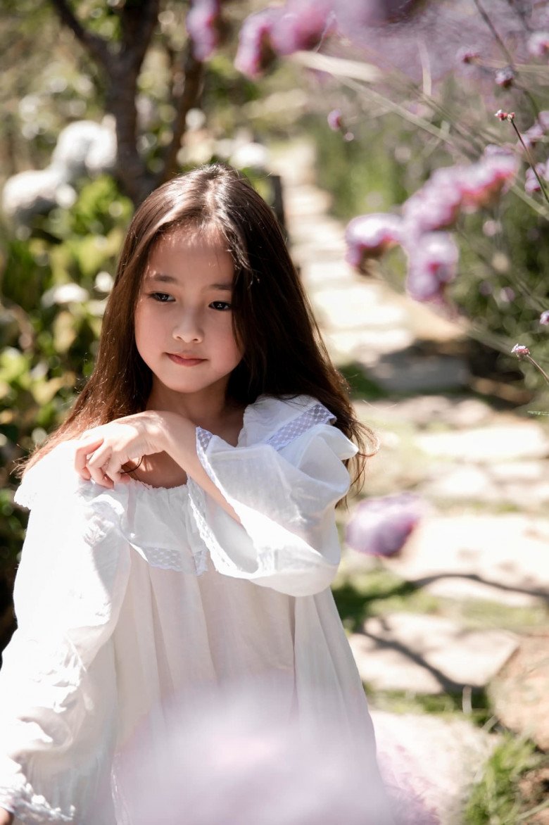 Con gái Hà Kiều Anh 6 tuổi bắn tiếng Anh như gió, thần thái chuẩn Hoa hậu tương lai - 5