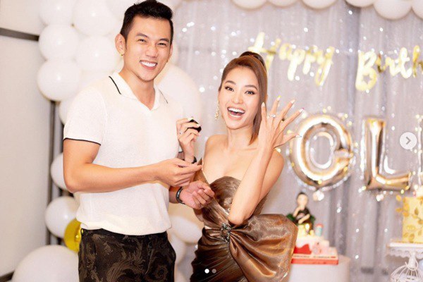 Going to try on a wedding dress, Phuong Trinh Jolie reveals her distended stomach, suspected of being pregnant - 1