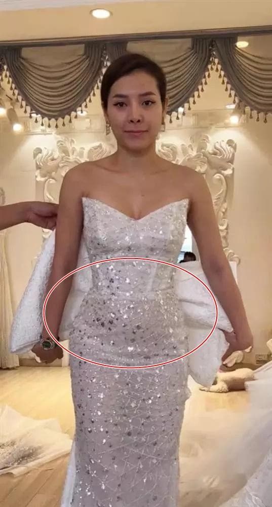 Going to try on a wedding dress, Phuong Trinh Jolie reveals her distended stomach, suspected of being pregnant - 3