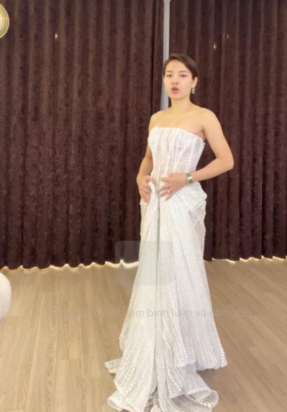 Going to try on a wedding dress, Phuong Trinh Jolie reveals her distended stomach, suspected of being pregnant - 2