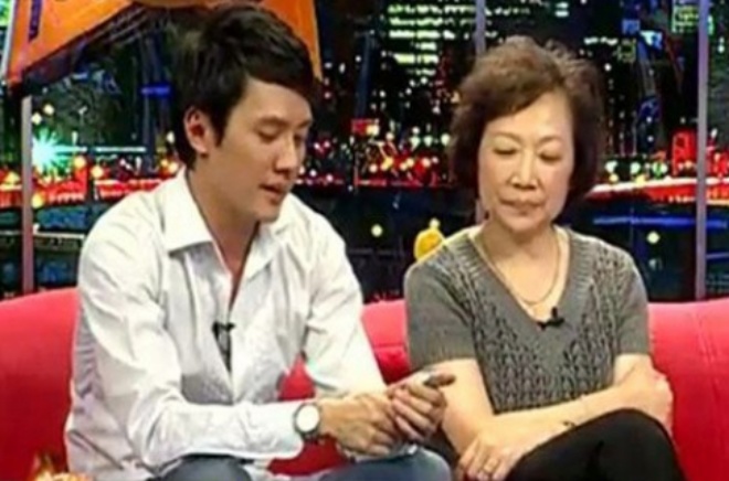 Wife pressured by his mother, Phung Thieu Phong decided to do one thing to compensate Trieu Le Dinh - 4
