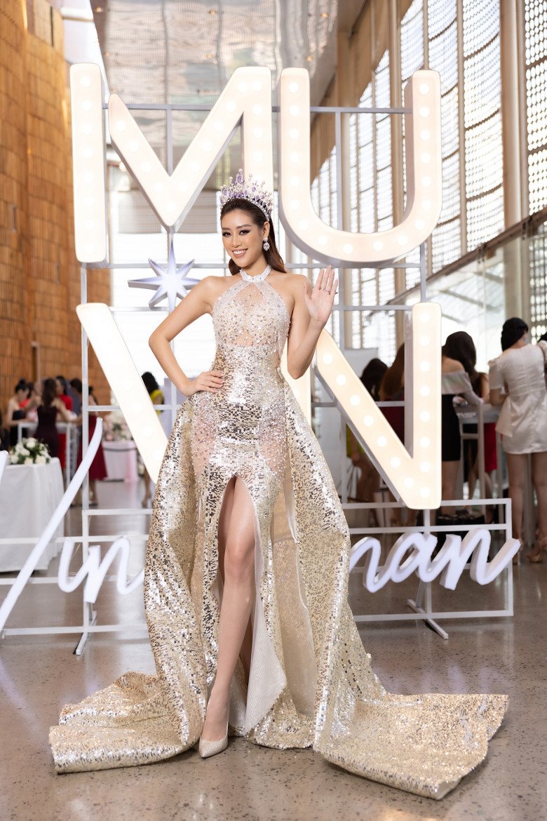 Khanh Van turns fashion gout from beauty queen to masculine in hot seat HHV - 1