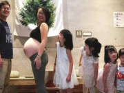 Bà bầu - 8X dành cả thành xuân mang bầu, 10 năm "sòn sòn" 6 con, mẹ chồng năn nỉ: "Đừng đẻ nữa"