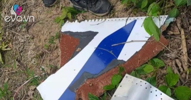 The first image of the plane crash site in China