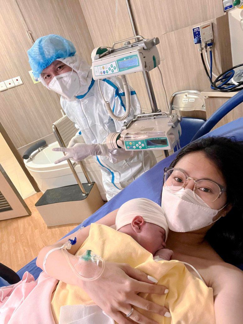 Quang Vinh's sister amp;#34;stop getting angryamp;#34;  Spectacular biological mother, everyone who saw the first half was also amazed - 4
