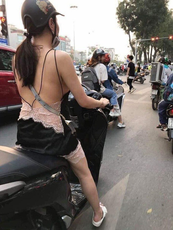 Váy ngủ xẻ cao viền ren - VR101 - Fancy VietNam