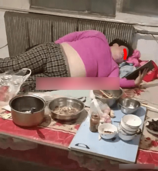 The wife is really lazy to wake up just lying down eating 125kg suddenly the husband's attitude - 1
