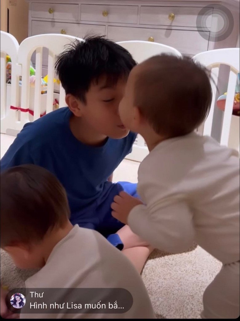 Ho Ngoc Ha told his twin to kiss Subeo: Leon was immediately hugged, Lisa ran away - 1