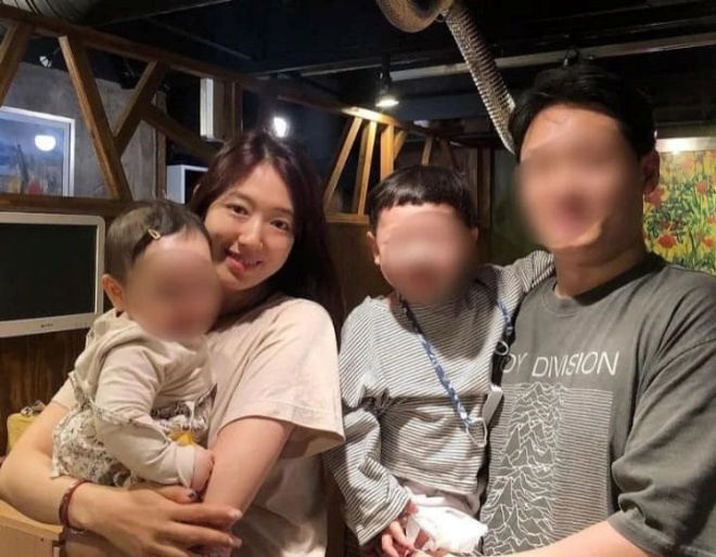 Park Shin Hye reveals her honeymoon photo, stares at her bloated belly, excites fans - 4