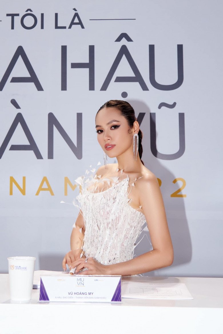 Viet Kieu contestants are expected to be crowned Miss Universe thanks to spiritual accessories - 8