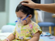 Sức khỏe - Trẻ mắc COVID-19 bị sốt, đau đầu kèm nôn, liệu có ảnh hưởng tới não?