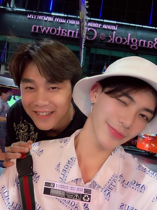 Anh cho biết nhóm lừa đảo là một đội chuyên nghiệp, đã tìm hiểu anh và các bạn bè anh từ rất lâu mói làm được việc này.