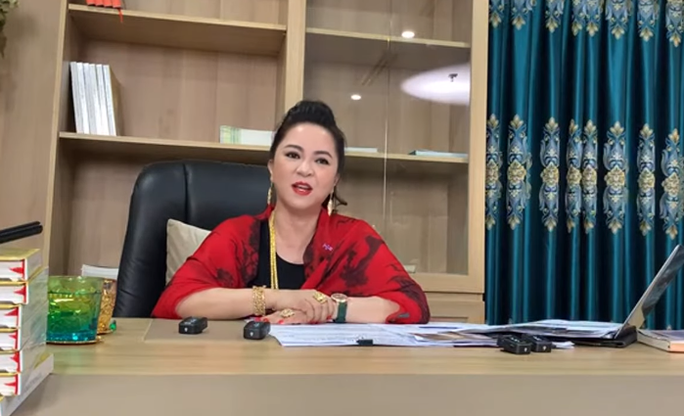 Popular live broadcast of Mrs.  Nguyen Phuong Hang - 1