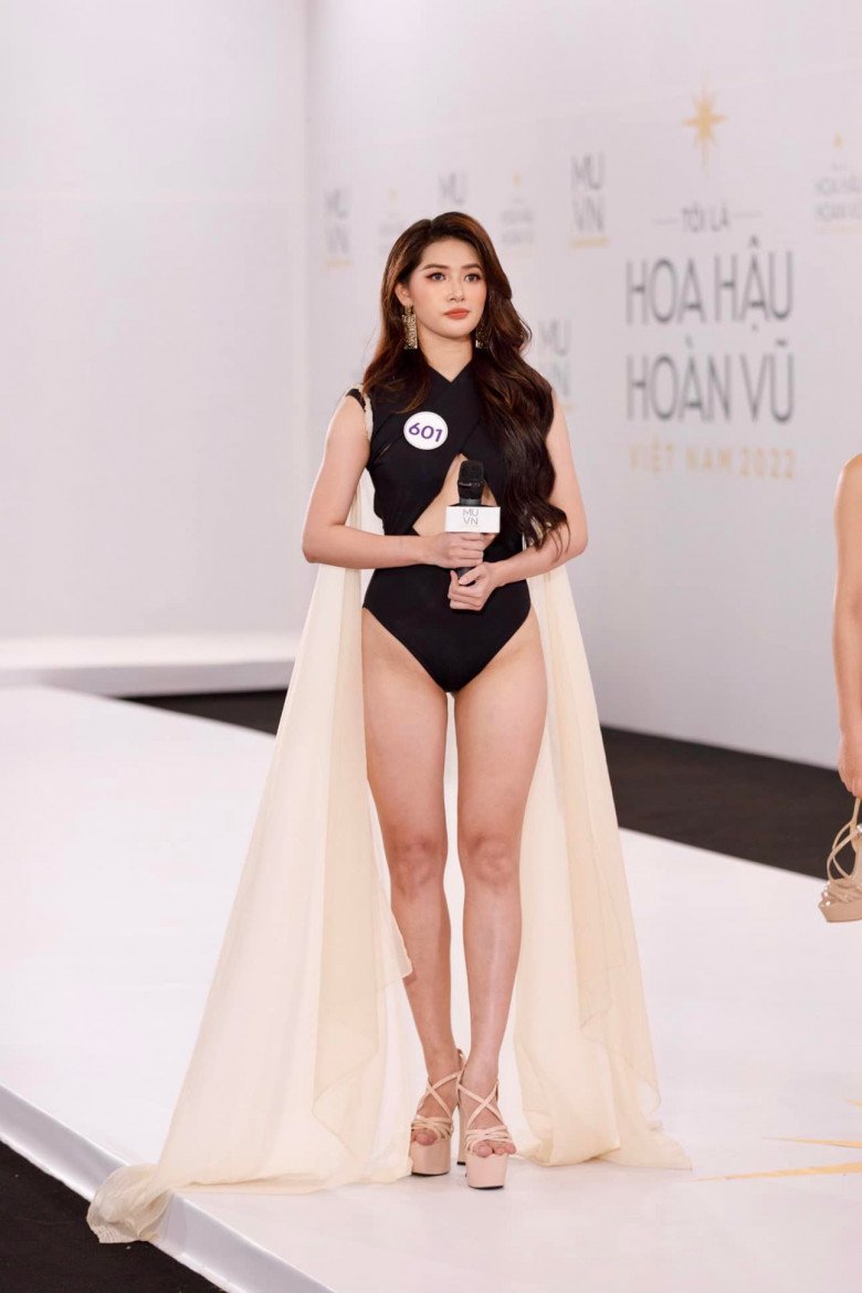 Dressed in frivolous attire, this Miss Universe North contestant was criticized for hiding her figure and hiding her curves - 9