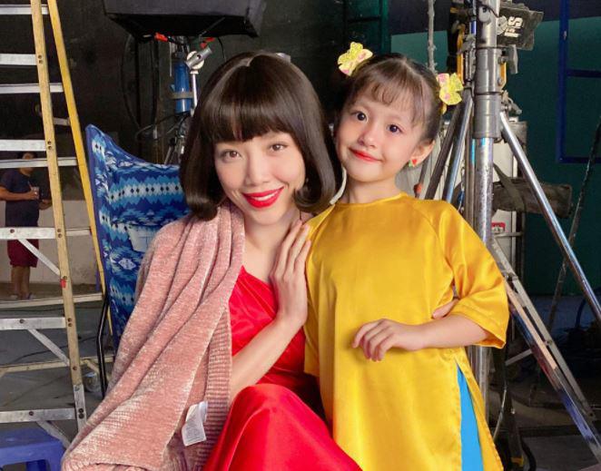 Single mother Nha Trang selling stuff online to raise child model, loved by Lam Khanh Chi and Van Trang - 10