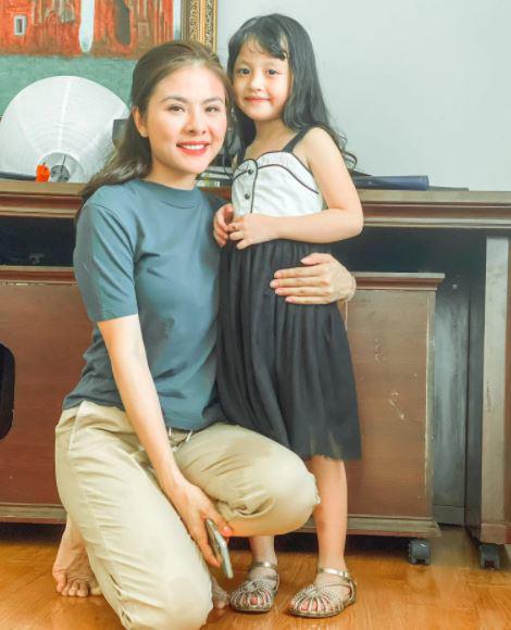 Single mother Nha Trang sells products online to raise child model, loved by Lam Khanh Chi and Van Trang - 11