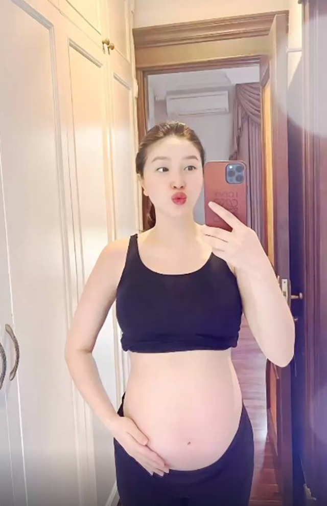 Hiding the story of her pregnancy, Bao Thy now shows a close-up of her pregnant belly amp;#34;smooth and smooth amp;#34;  - ten
