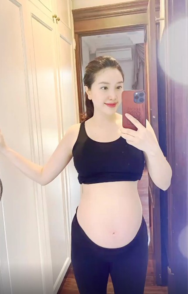 Hiding the story of her pregnancy, Bao Thy now shows a close-up of her pregnant belly amp;#34;smooth and smooth amp;#34;  - 11