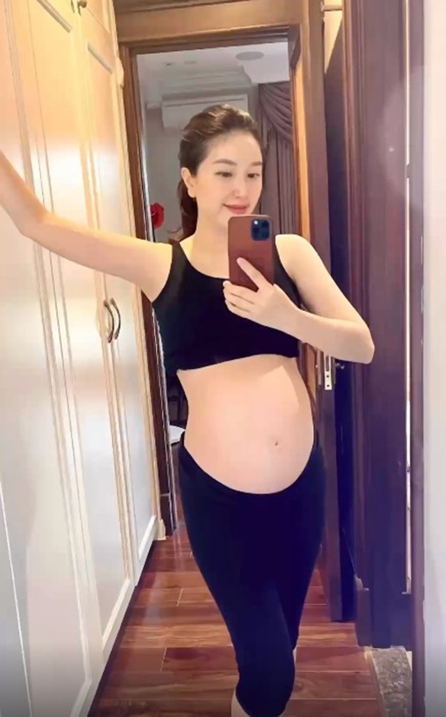Hiding the story of her pregnancy, Bao Thy now shows a close-up of her pregnant belly amp;#34;smooth and smooth amp;#34;  - twelfth